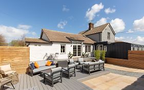 The Railway Hotel By Barefoot Retreats